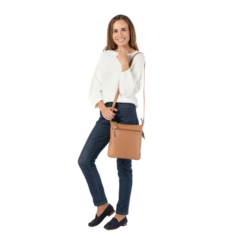 Crossbody Bag (M) - cognac