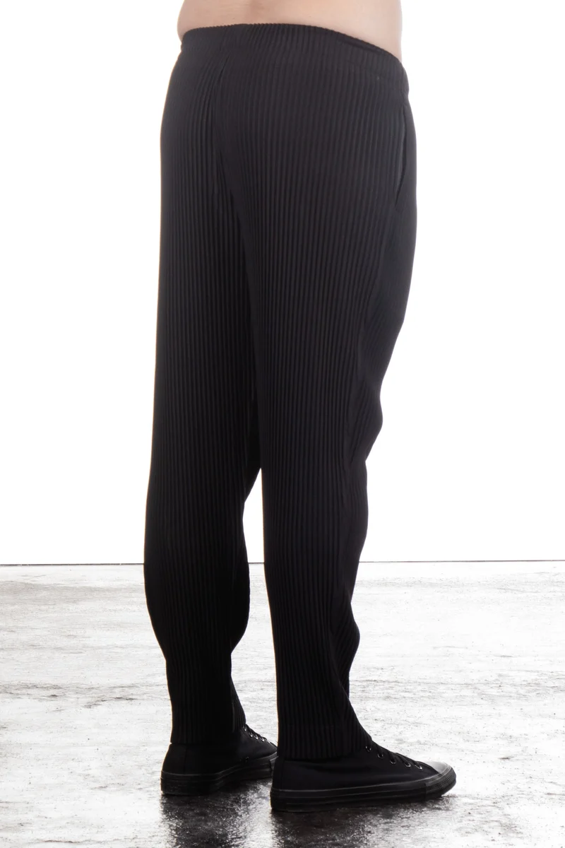 Homme Plissé Issey Miyake Herren Hose schmales Bein schwarz