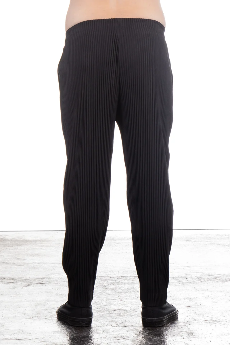 Homme Plissé Issey Miyake Herren Hose schmales Bein schwarz