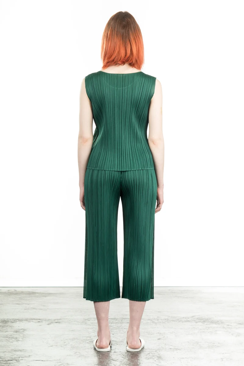 Pleats Please Issey Miyake Damen Plissé Top grün