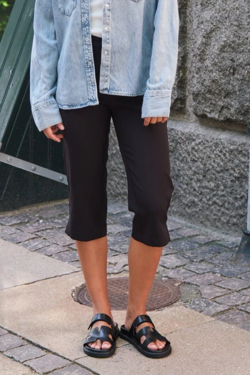 Neo Noir - Tasia Suit Capri Pants - Black