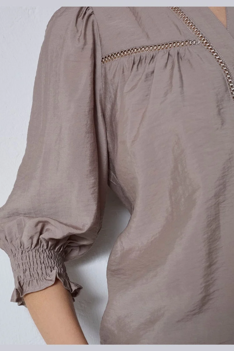 Co´Couture - Callumcc Lace Puff V-Shirt 45173 - 2006 - Taupe