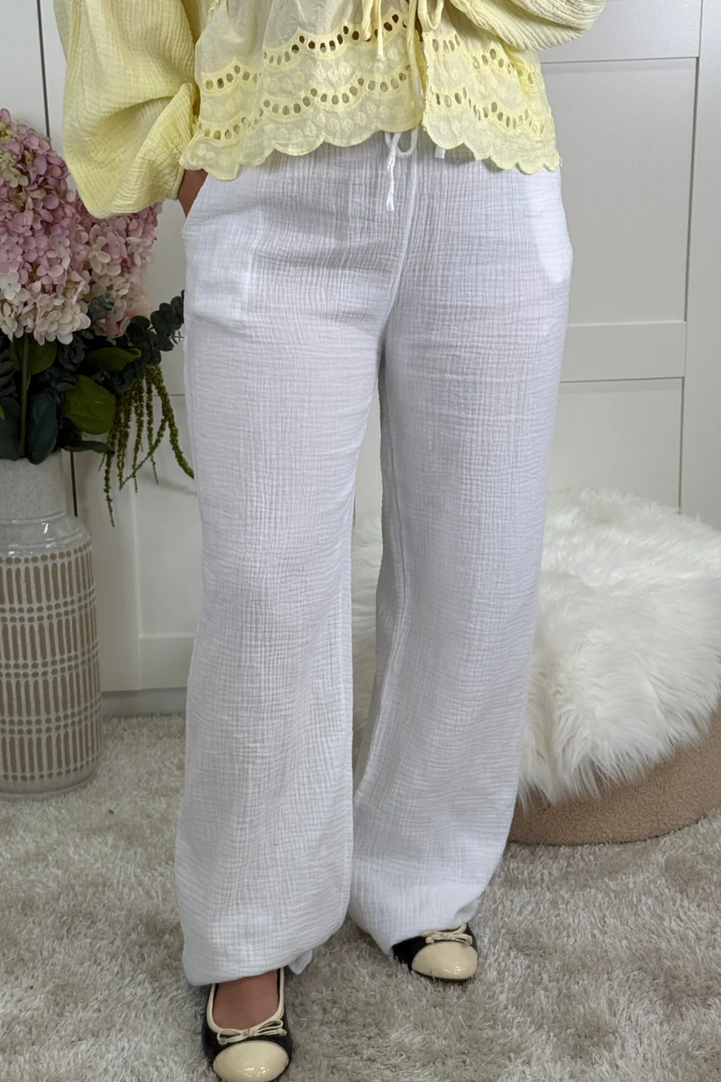 A-bee - Annabelle Buks - White