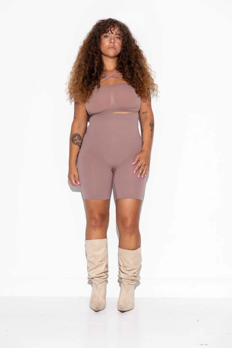 Lykkeland Ateliér - Alturra Highwaist Shaping Shorts L0823901F.214 - Taupe