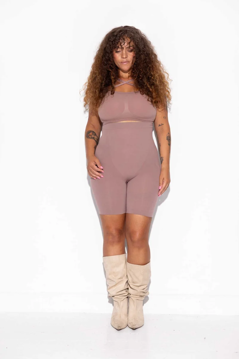 Lykkeland Ateliér - Alturra Highwaist Shaping Shorts L0823901F.214 - Taupe