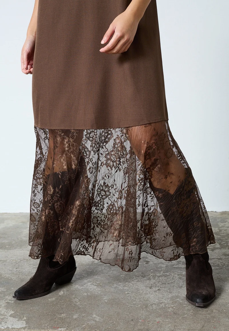 Sisters Point - Vibsa-Dr 19415 - 200 - Brown