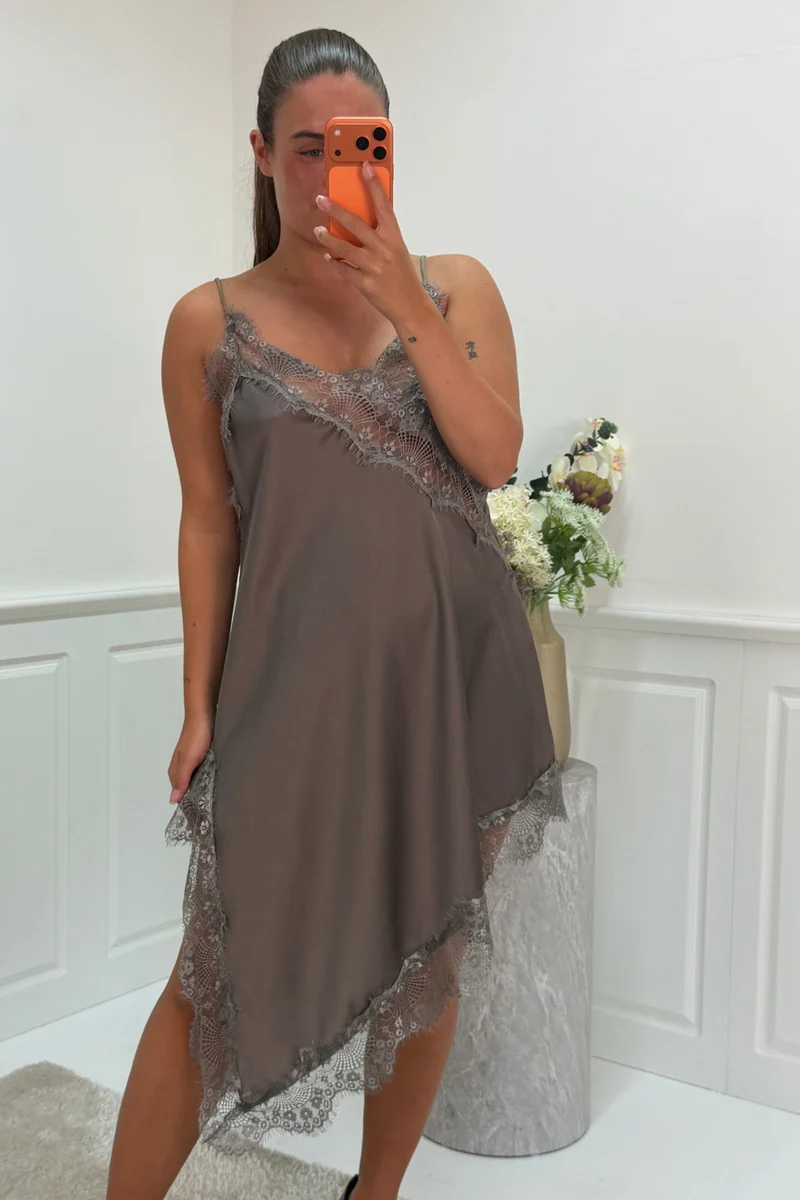 A-bee - Leni dress - Taupe