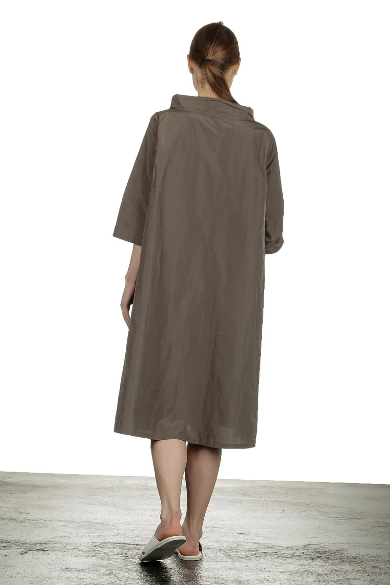 Katharina Hovman Damen Taft Kleid in A-Linie mit hohem Kragen mocca