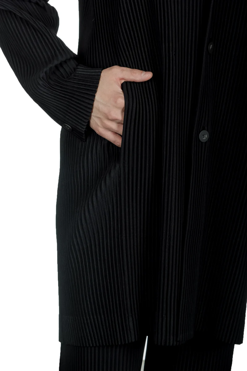 Homme Plissé Issey Miyake Herren Mantel schwarz