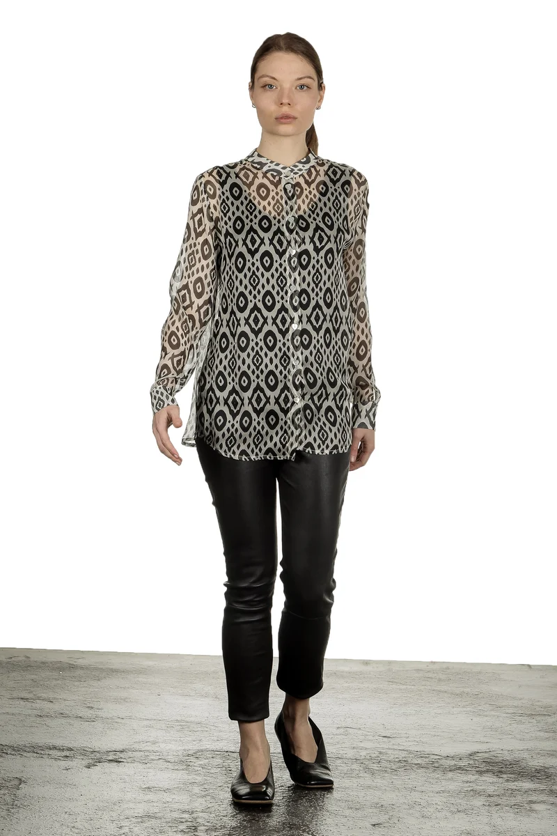 813 Ottotredici Damen Transparente Bluse mit Print aus Seide mehrfarbig
