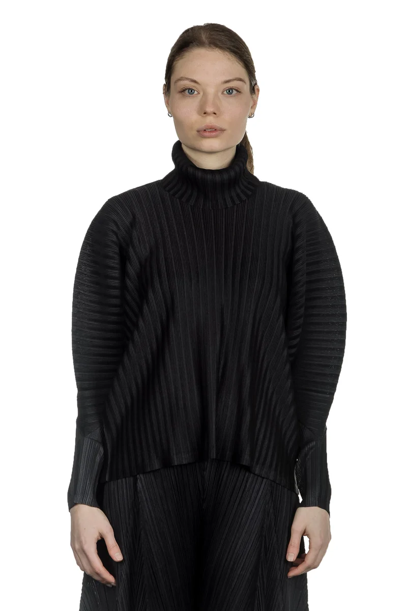 Pleats Please Issey Miyake Damen Plissiertes Langarmshirt mit Rollkragen schwarz