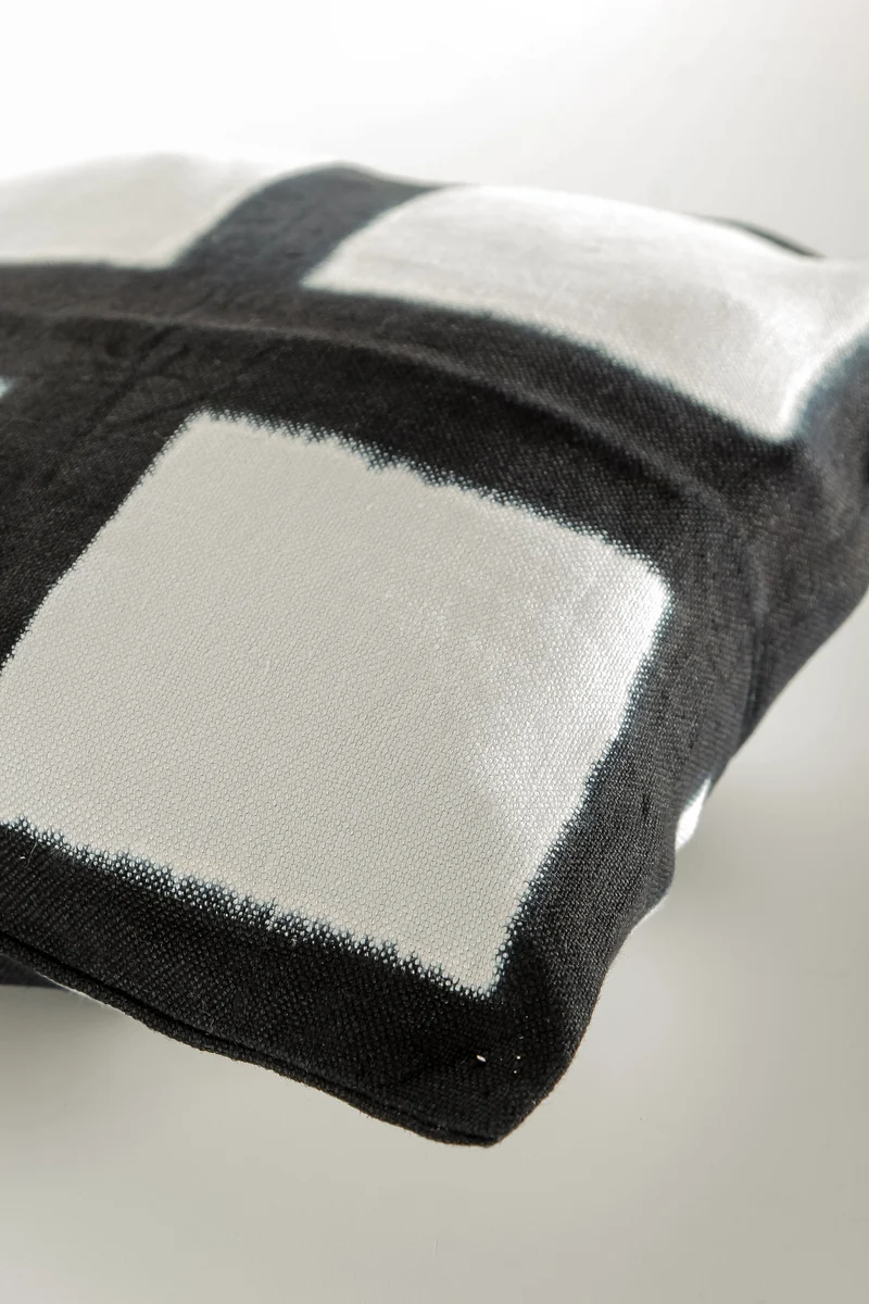 Suzusan Leinen Kissenbezug Shibori schwarz weiß