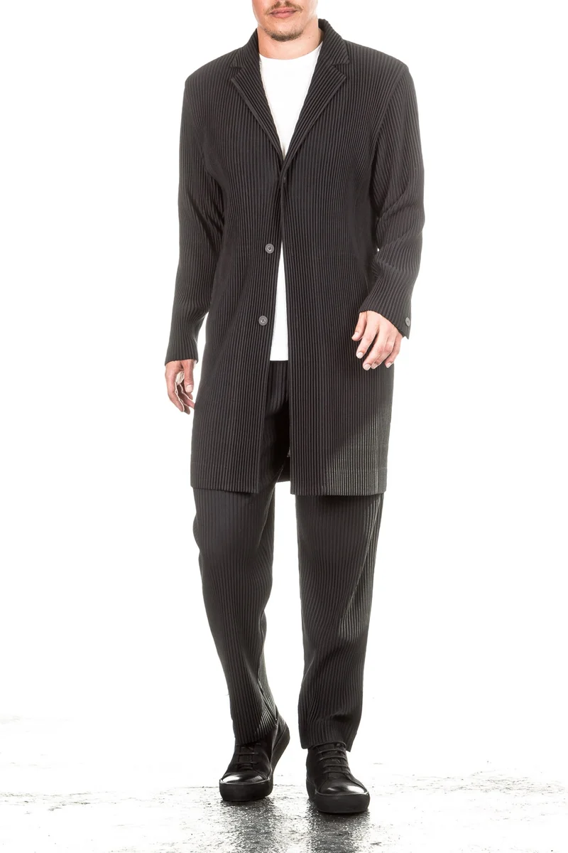 Homme Plissé Issey Miyake Herren Mantel schwarz