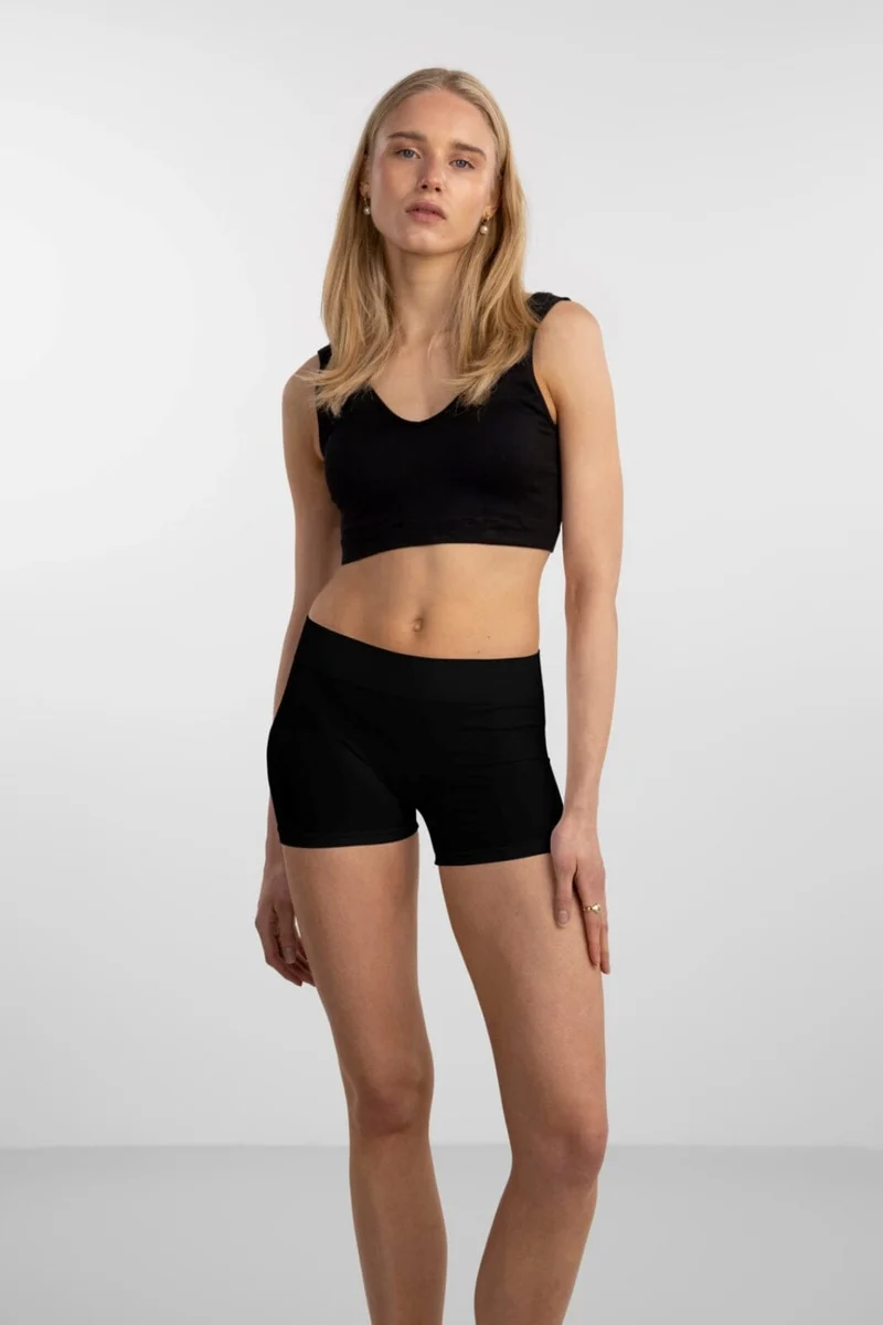 Pieces - London Mini Shorts - Black