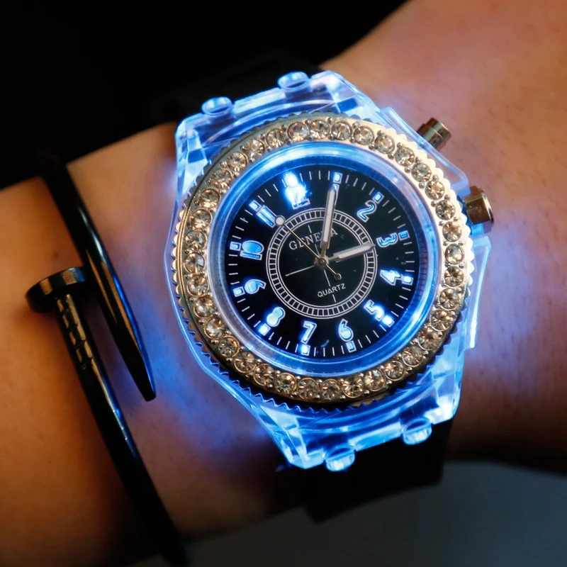 LED Watch – Armbanduhr mit Lichtfunktion und Silikonarmband