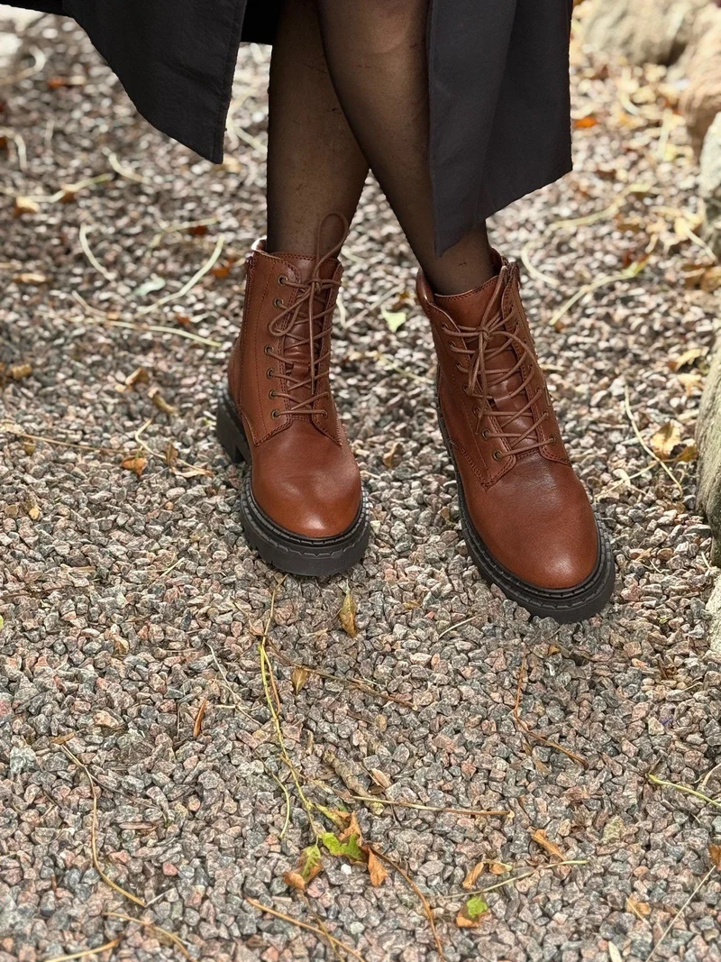 Sonja Laced boots — Brown