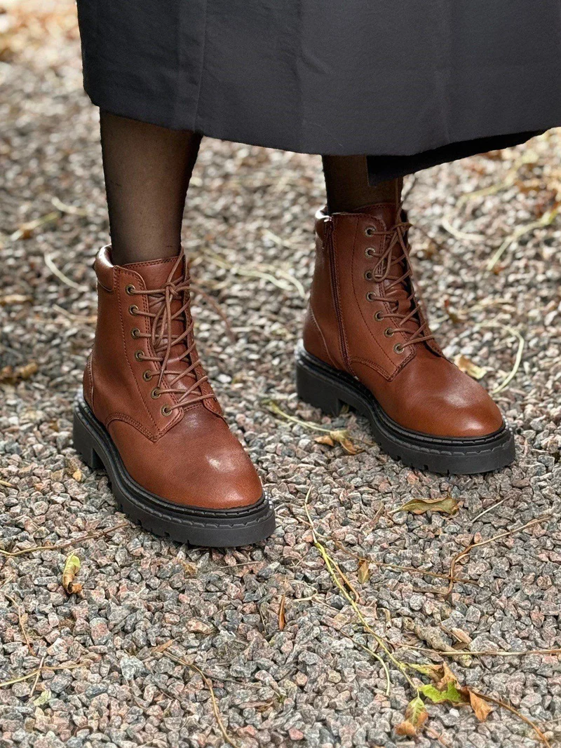 Sonja Laced boots — Brown