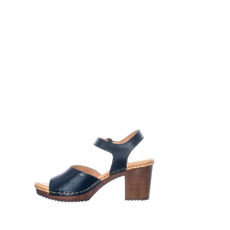 Amelia Outlet — Black