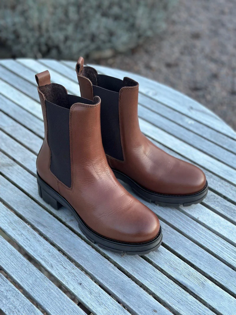 Cecilia Chelsea boots — Brown