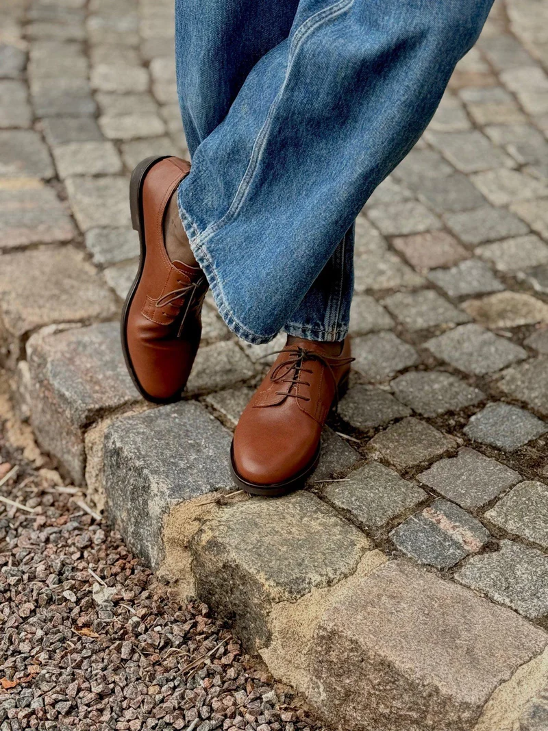Nora Laced shoes — Brown