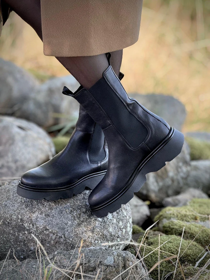 Karin Chelsea boots — Black