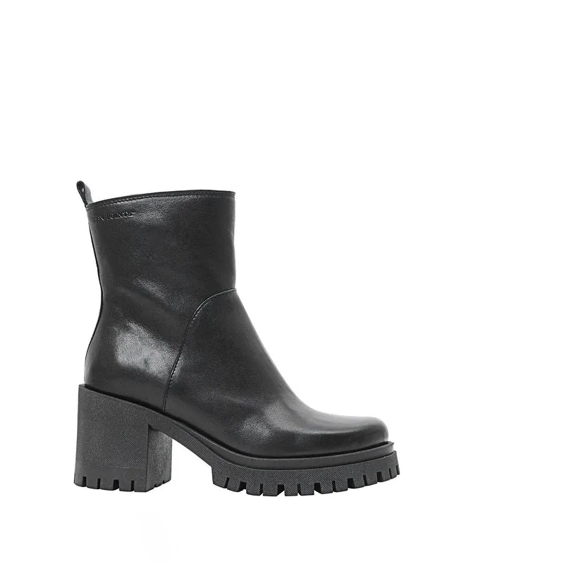Ylva Ankle boots — Black