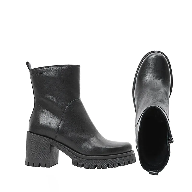 Ylva Ankle boots — Black