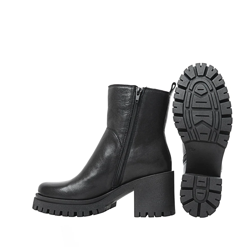 Ylva Ankle boots — Black