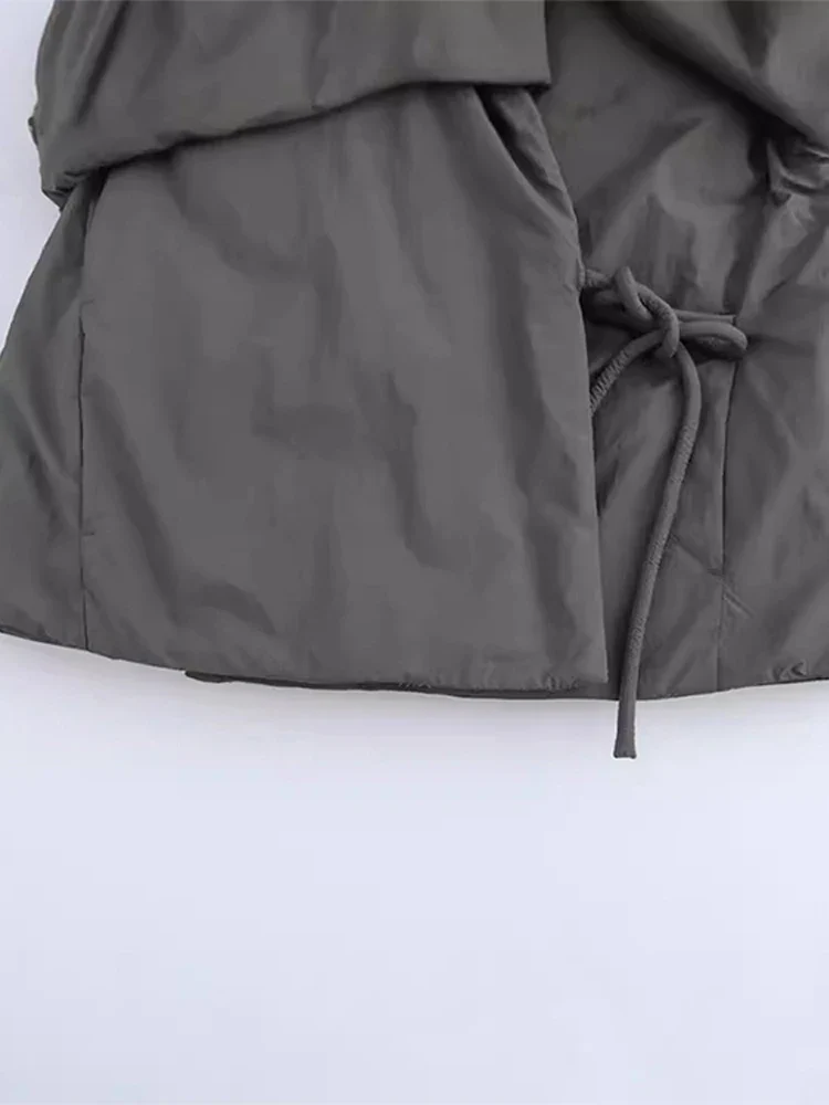 Damen Steppjacke mit V-Ausschnitt, Schnürverschluss und Taschen – Liora