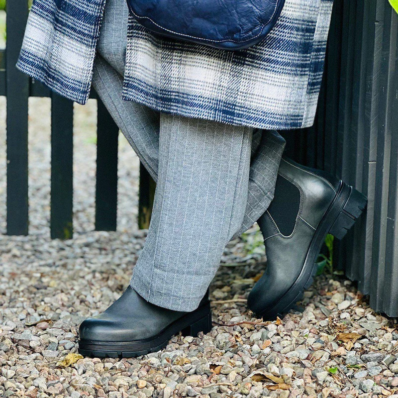 Cecilia Chelsea boots — Charcoal