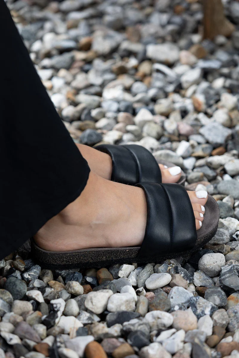 Vivienne Outlet — Black