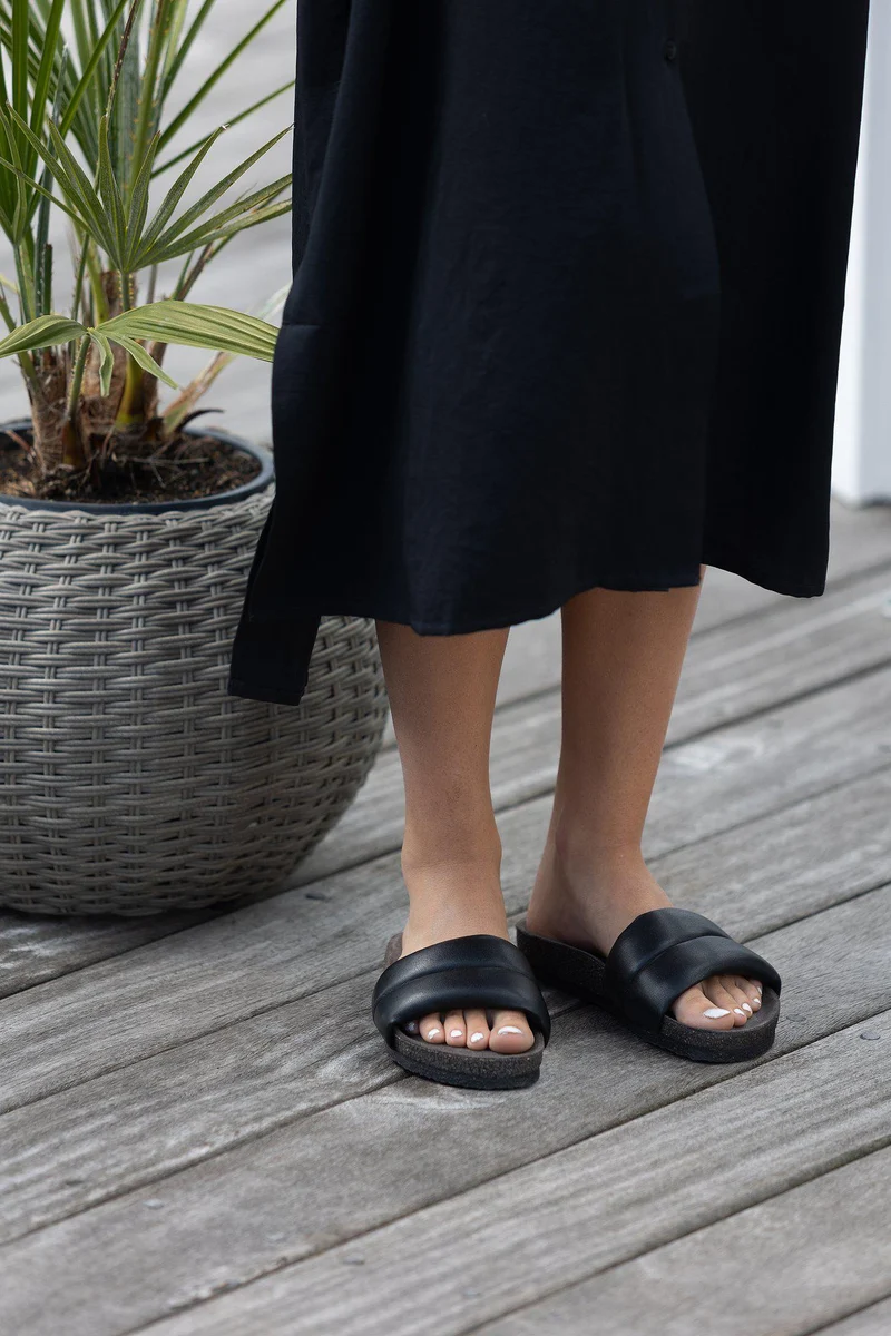 Vivienne Outlet — Black