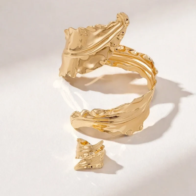 Lunéa Schmuckset mit Offenem Armreif und Verstellbarem Ring