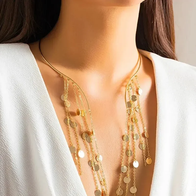 Étoile Damen Halskette mit Perlendetails und Anhänger im Quastendesign