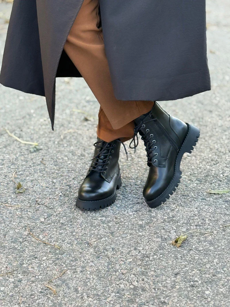 Penny Laced boots — Black