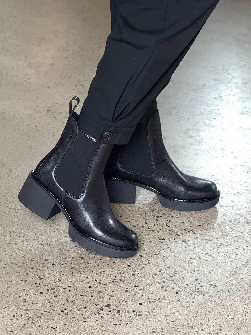 Selma Chelsea boots — Black