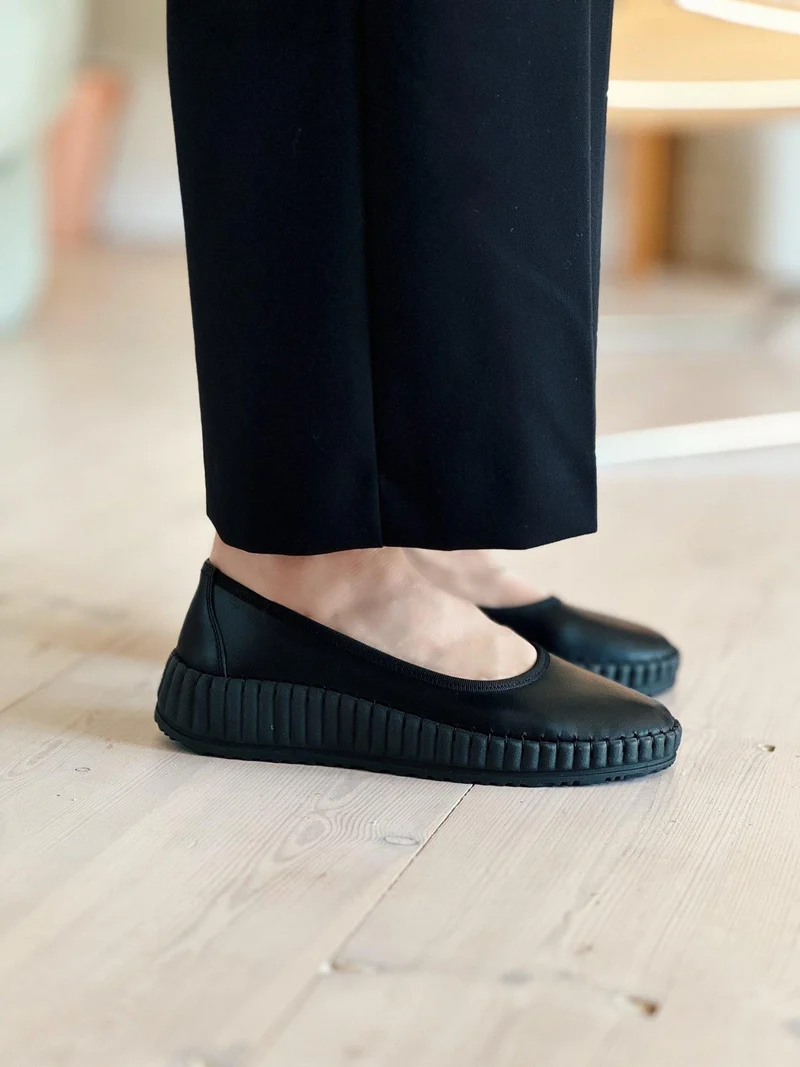 Ebba Ballerina — Black
