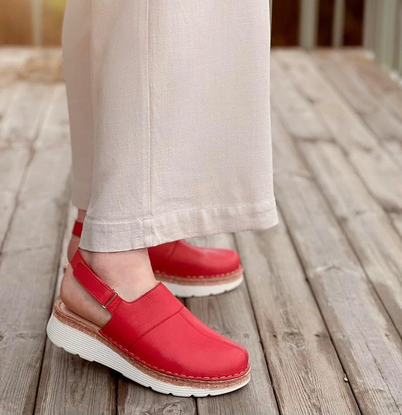 Maya 2 Outlet — Red