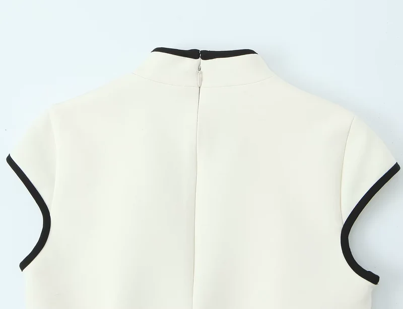 Élodine Damen Minikleid mit Kontrastdetails und Cut-out Design