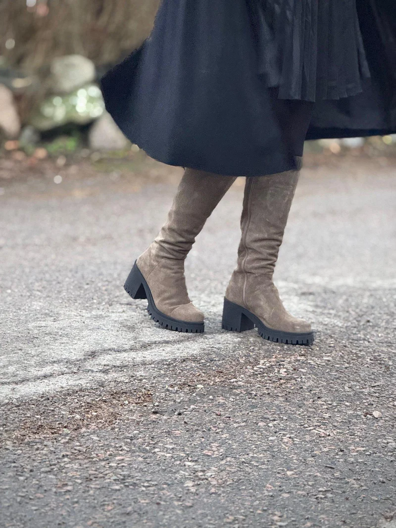 Ylva Tall shaft boots — Taupe