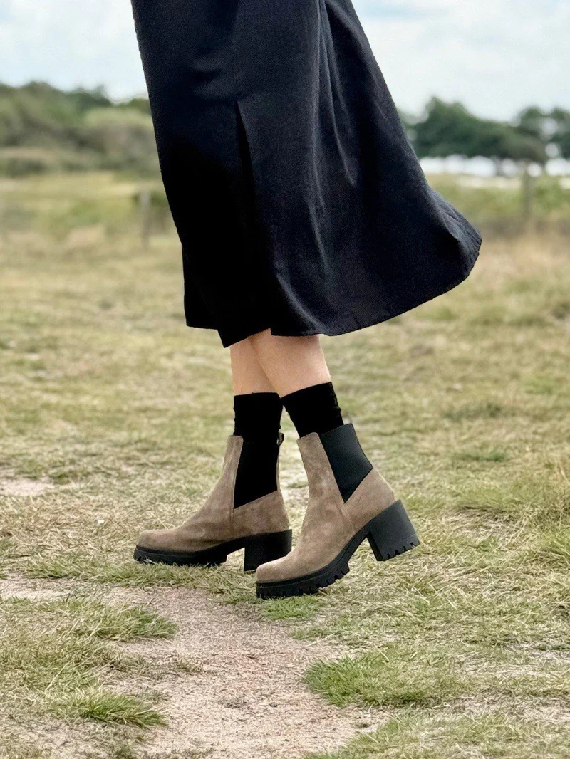 Ylva Chelsea boots — Taupe