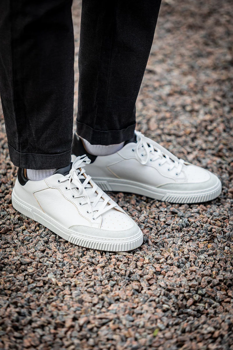 Toni Outlet — White/Black