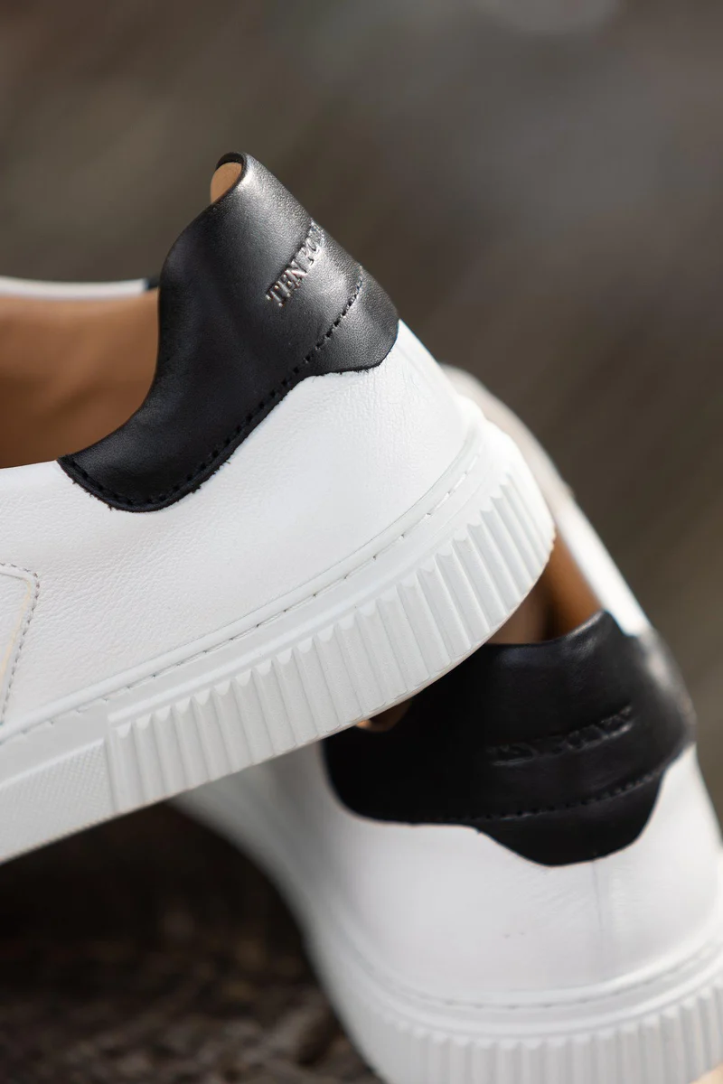Toni Outlet — White/Black