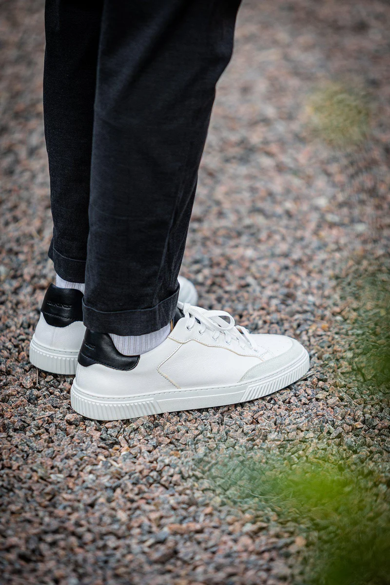 Toni Outlet — White/Black