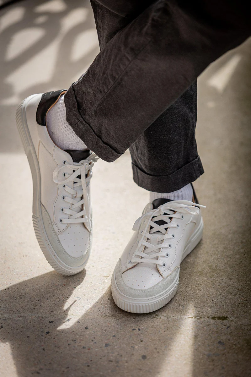 Toni Outlet — White/Black