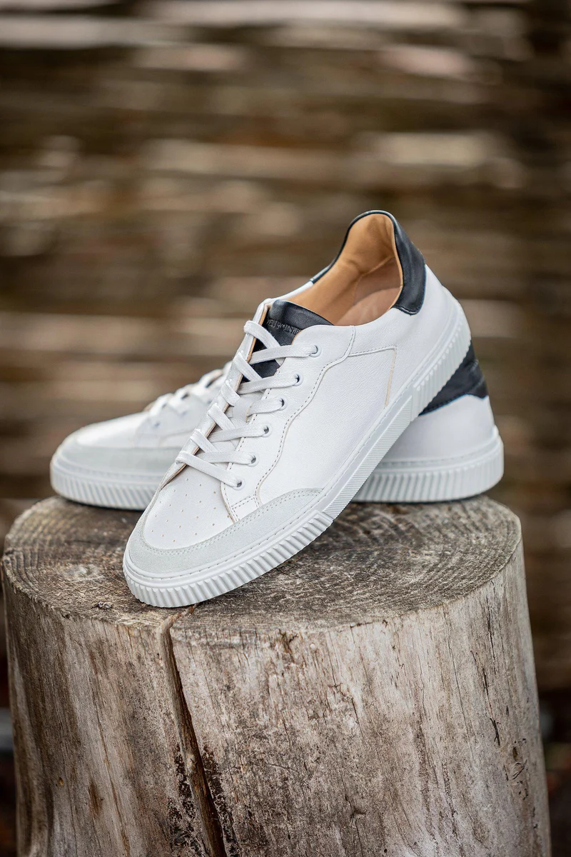 Toni Outlet — White/Black