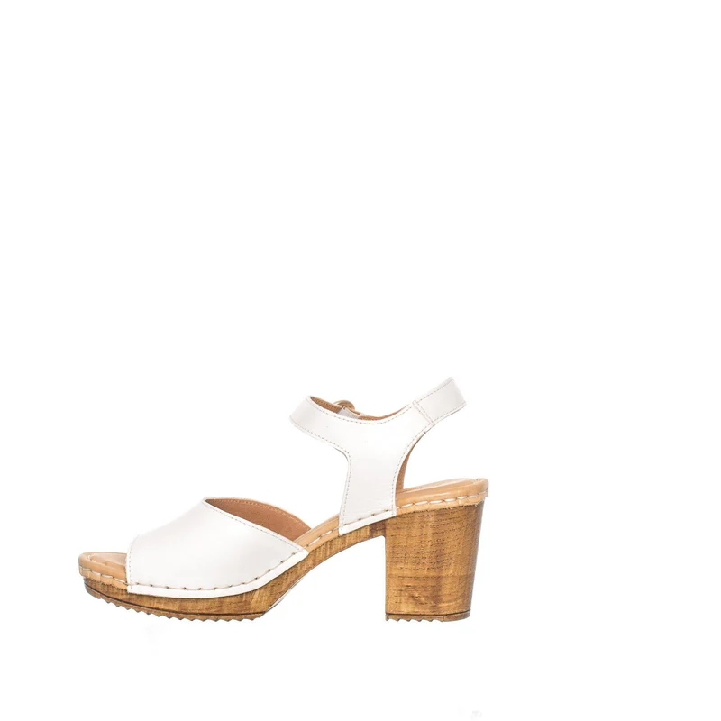 Amelia Outlet — Vanilla