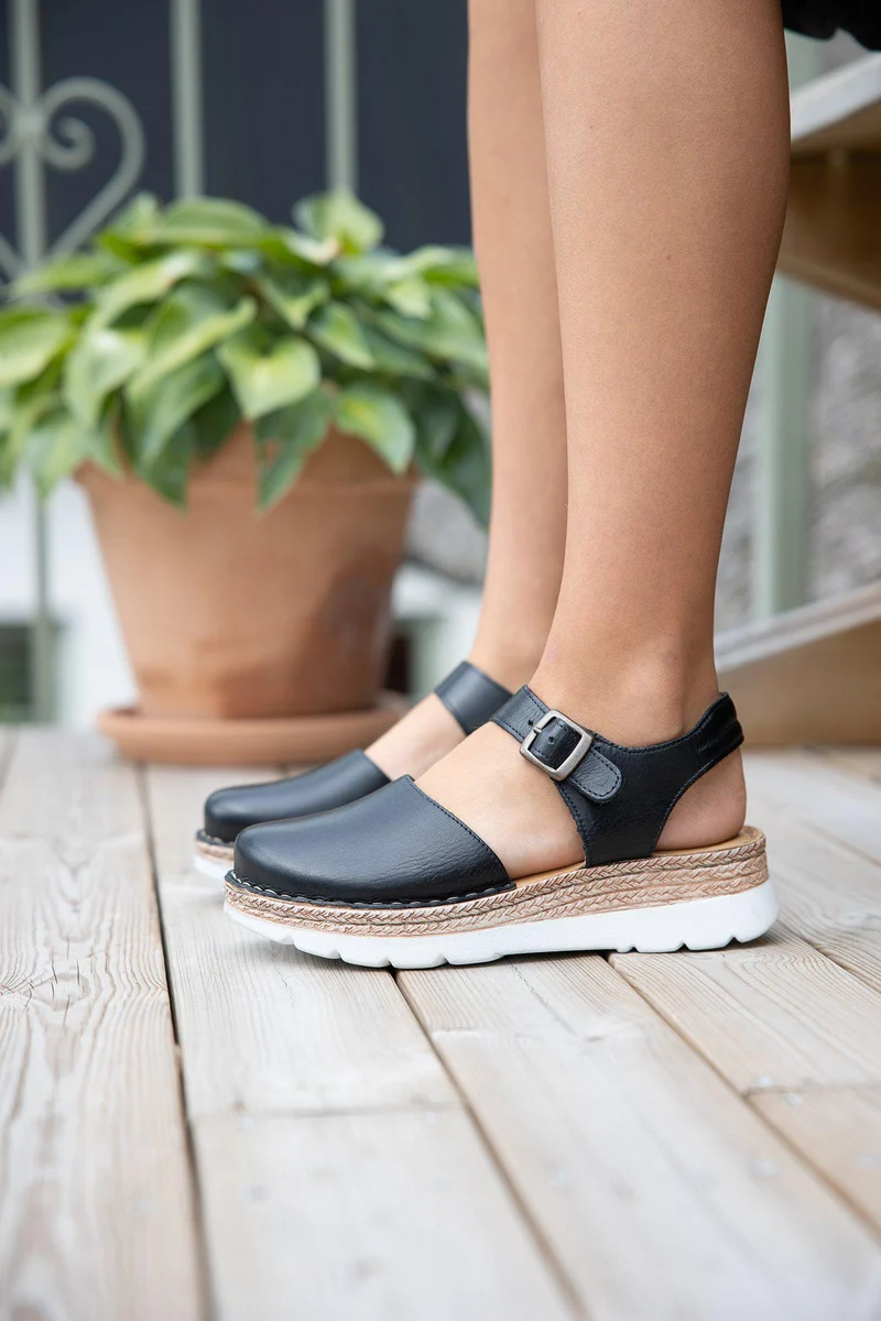 Maya Outlet — Black