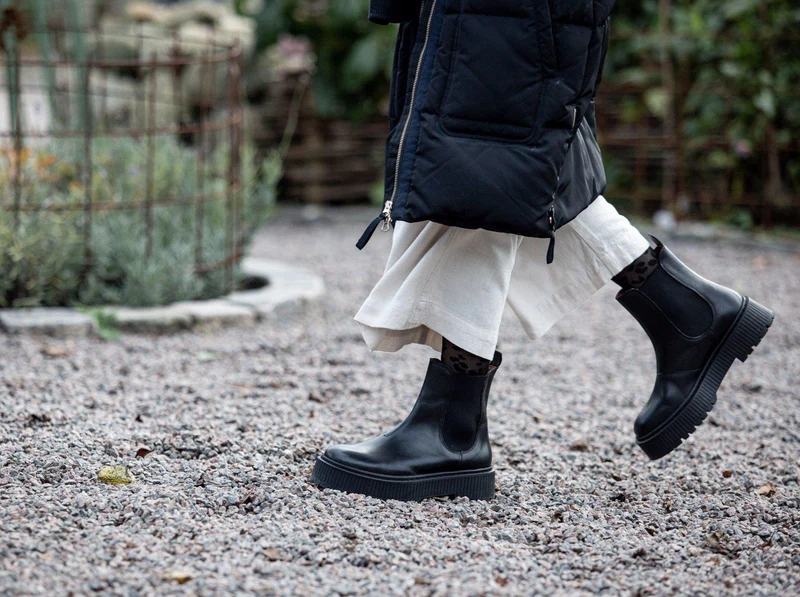 Alina Chelsea boots — Black