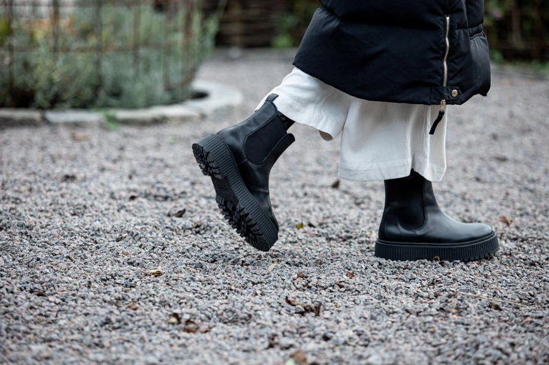 Alina Chelsea boots — Black